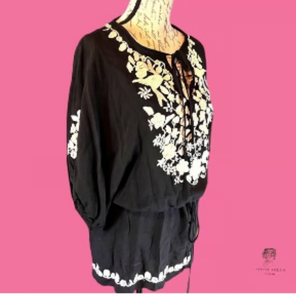 Black and White Floral Women's Mexican Embroidered Tunic